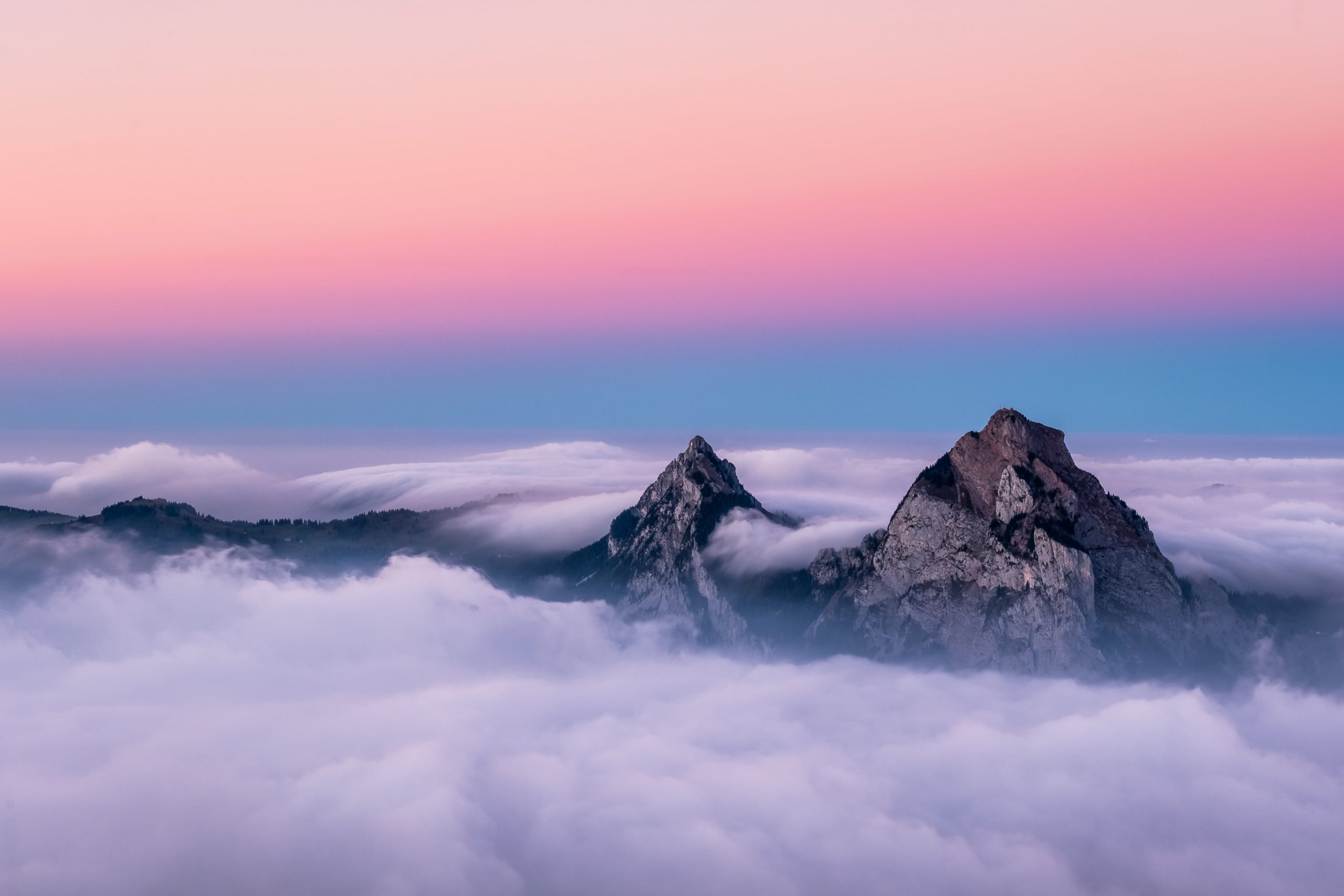 Bild von freepik, das einen schönen Berg zeigt - eine Vision, die therapinum bieten möchte